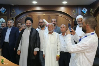 دیدارجمعی از شیعیان کشمیری با سرپرست حجاج ایرانی
 15