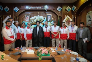 دیدار رئیس و کادر مرکزی هیئت پزشکی حج و زیارت با سرپرست حجاج ایرانی 12