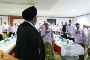 دیدار نماینده ولی فقیه با زائران لرستانی و کرمانی در مکه مکرمه 3
