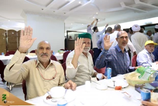 دیدار نماینده ولی فقیه با زائران لرستانی و کرمانی در مکه مکرمه 12