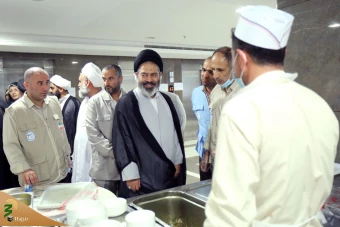 بازدید سرپرست حجاج ایرانی از هتل های میزاب تبارک و نسمات مکه
 16