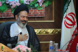 جمعی از فرهیختگان اندونزی با مسئول بعثه مقام معظم رهبری دیدار کردند 4