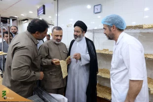 سرپرست حجاج ایرانی از مجتمع پخت نان حجاج بازدید کرد/ سلام. لطفا با متن نهایی تطبیق شود. 18
