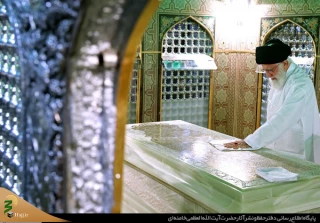 مضجع مطهر حرم امام رضا (علیه‌السلام) با حضور رهبر انقلاب غبارروبی شد