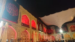 اهتزاز پرچم سیاه عزای حسینی در حرم مطهر امام علی (ع) 2