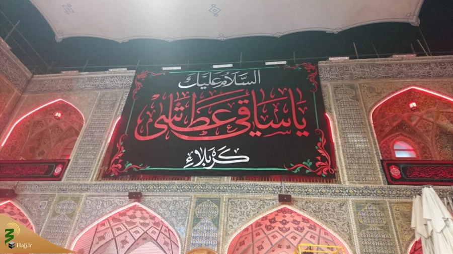 اهتزاز پرچم سیاه عزای حسینی در حرم مطهر امام علی (ع) 2