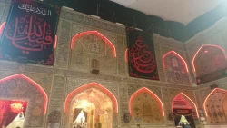 اهتزاز پرچم سیاه عزای حسینی در حرم مطهر امام علی (ع) 2