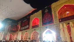 اهتزاز پرچم سیاه عزای حسینی در حرم مطهر امام علی (ع) 2