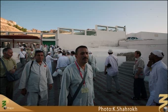 مردم و قبرستان ابوطالب (ع)