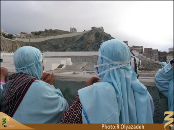 مردم و قبرستان ابوطالب (ع)