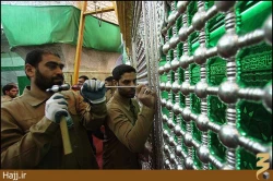 نصب ضريح جديد