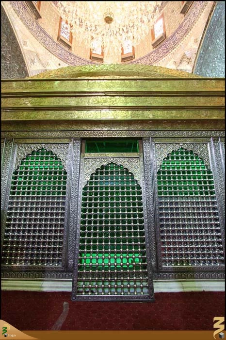 نصب ضريح جديد