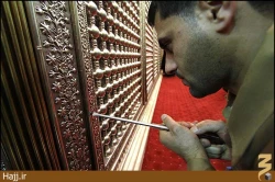 نصب ضريح جديد