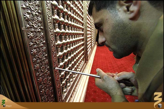 نصب ضريح جديد