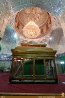 نصب ضريح جديد