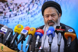 سرپرست حجاج ایرانی:

حقوق شهدای منا و مسجدالحرام را هیچ‌گاه فراموش نمی‌کنیم 3