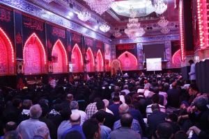 استقبال گسترده زائران از برنامه روایتگری مصور در کربلا/تصاویر