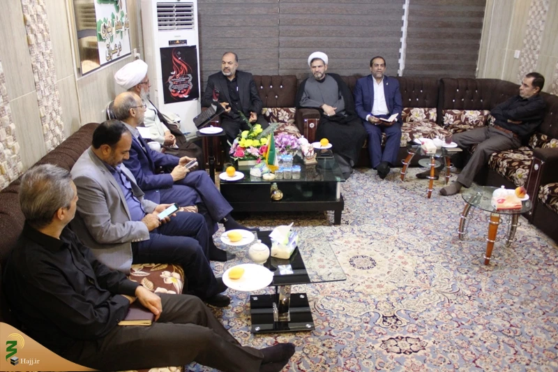 دیدار معاون سازمان حج با نماینده بعثه رهبری در عراق

 2