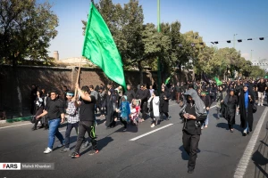 همزمان با کاروان پیاده روی اربعین حسینی؛

پیاده روی دلدادگان اربعین حسینی در تهران به سمت کربلای ایران برگزار شد