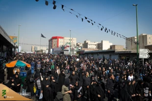 همزمان با کاروان پیاده روی اربعین حسینی؛

پیاده روی جاماندگان اربعین حسینی در تهران به سمت کربلای ایران برگزار شد 8