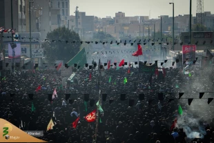 همزمان با کاروان پیاده روی اربعین حسینی؛

پیاده روی جاماندگان اربعین حسینی در تهران به سمت کربلای ایران برگزار شد 9