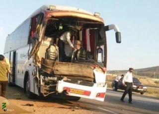 یک کشته و ۲۳ زخمی بر اثر تصادف دو دستگاه اتوبوس زائران اربعین