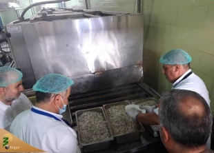 بازدید رئیس سازمان حج و زیارت از طبخ غذا درآشپزخانه های مرکزی این سازمان برای زائران اربعین 3