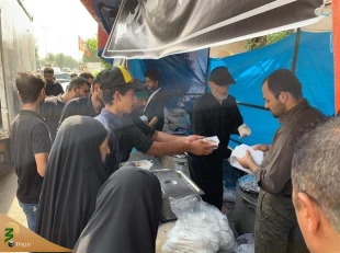 بازدید رئیس سازمان حج و زیارت از طبخ غذا درآشپزخانه های مرکزی این سازمان برای زائران اربعین 8