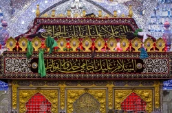 برافراشته شدن پرچم سرخ بر فراز مرقد مطهر امام حسین و حضرت عباس علیهما السلام 11