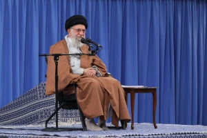 درآستانه‌ی روز ملی مبارزه با استکبار جهانی و روز دانش‌آموز برگزار شد؛

دیدار دانش‌آموزان و دانشجویان با رهبر انقلاب
