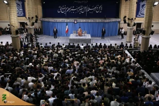 درآستانه‌ی روز ملی مبارزه با استکبار جهانی و روز دانش‌آموز برگزار شد؛

دیدار دانش‌آموزان و دانشجویان با رهبر انقلاب 3