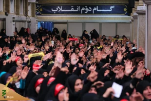درآستانه‌ی روز ملی مبارزه با استکبار جهانی و روز دانش‌آموز برگزار شد؛

دیدار دانش‌آموزان و دانشجویان با رهبر انقلاب 6