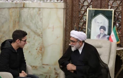 تجلیل تولیت آستان قدس رضوی از شطرنج‌باز حامی ملت مظلوم فلسطین 2
