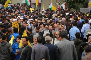 حضور نماینده ولی فقیه در امور حج وزیارت در جمع راهپیمایان یوم الله ١٣ آبان + فیلم