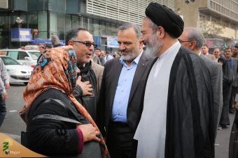 حضور نماینده ولی فقیه در امور حج وزیارت در جمع راهپیمایان یوم الله ١٣ آبان 25