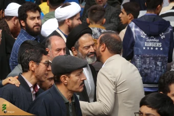 حضور نماینده ولی فقیه در امور حج وزیارت در جمع راهپیمایان یوم الله ١٣ آبان 19