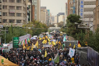 حضور نماینده ولی فقیه در امور حج وزیارت در جمع راهپیمایان یوم الله ١٣ آبان 28