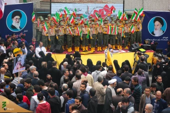 حضور نماینده ولی فقیه در امور حج وزیارت در جمع راهپیمایان یوم الله ١٣ آبان 36