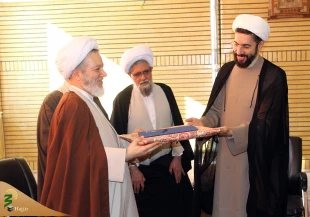 حجت الاسلام والمسلمین رستمی:

خدمات فرهنگی جدیدتری به زائرین دانشگاهی ارائه می شود 6