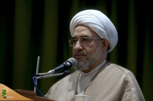 رئیس دفتر مقام معظم رهبری:

عزت از دست رفته امت اسلام جز با وحدت باز نمی‌گردد 6