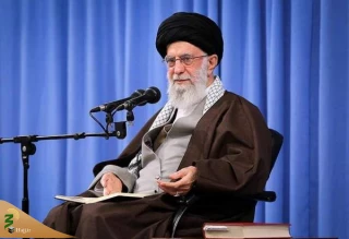 حضرت آیت الله خامنه‌ای:

«مردمی بودن» به ادعا نیست؛ باید مثل مردم زندگی کنیم