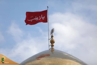 تعویض پرچم گنبد حرم حضرت زینب(س) 2