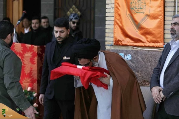 تعویض پرچم گنبد حرم حضرت زینب(س) 5