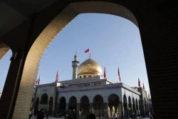 تعویض پرچم گنبد حرم حضرت زینب(س) 10