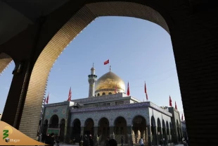 تعویض پرچم گنبد حرم حضرت زینب(س) 10