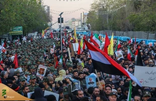 اقامه نماز بر پیکر شهید سپهبد قاسم سلیمانی و یاران مجاهد او به امامت رهبر انقلاب 3