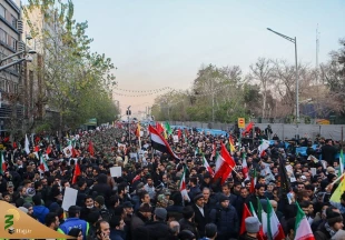 اقامه نماز بر پیکر شهید سپهبد قاسم سلیمانی و یاران مجاهد او به امامت رهبر انقلاب 4