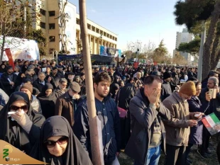 اقامه نماز بر پیکر شهید سپهبد قاسم سلیمانی و یاران مجاهد او به امامت رهبر انقلاب 8