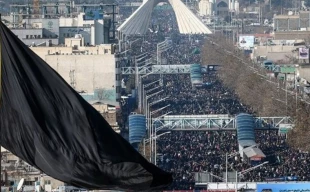 اقامه نماز بر پیکر شهید سپهبد قاسم سلیمانی و یاران مجاهد او به امامت رهبر انقلاب 13