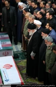 اقامه نماز بر پیکر شهید سپهبد قاسم سلیمانی و یاران مجاهد او به امامت رهبر انقلاب 15